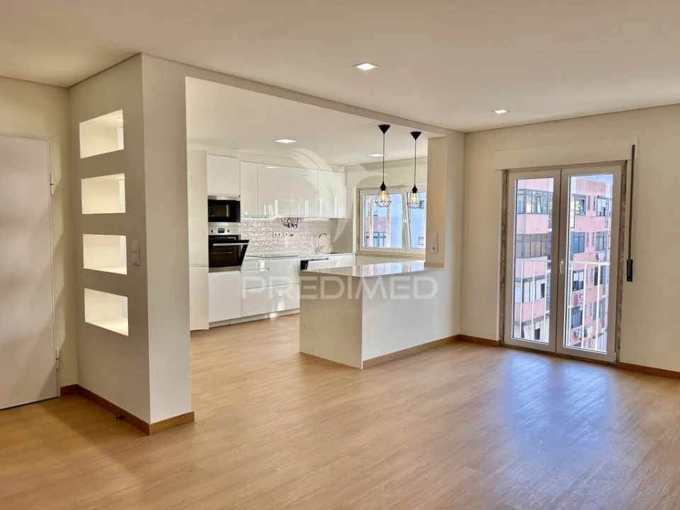 Apartamento T4 para Venda em Barcarena Foto 3