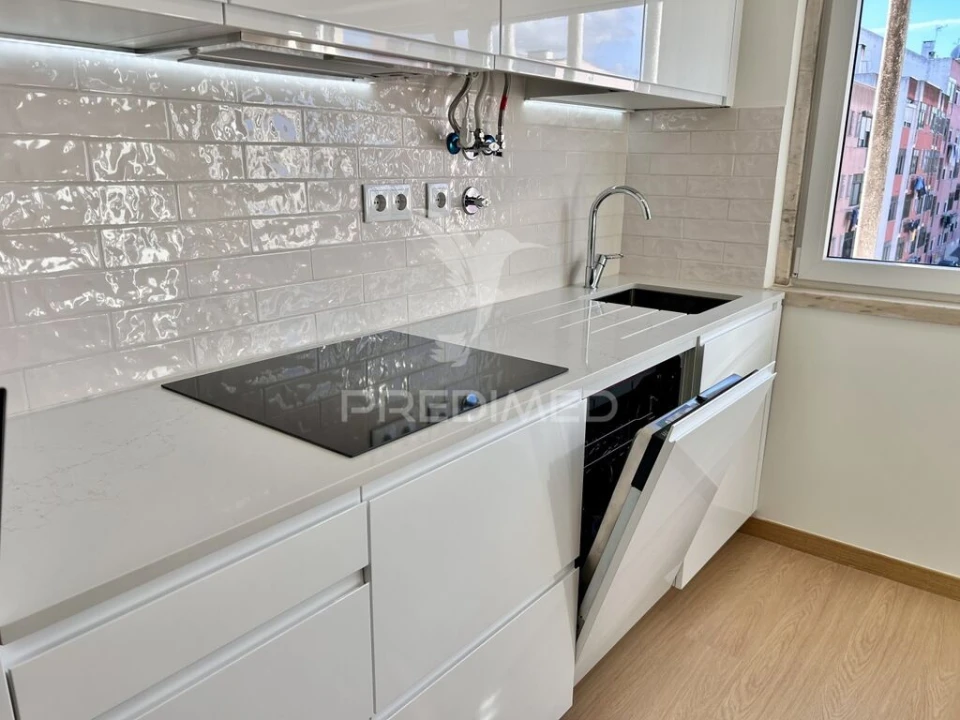 Apartamento T4 para Venda em Barcarena Foto 4