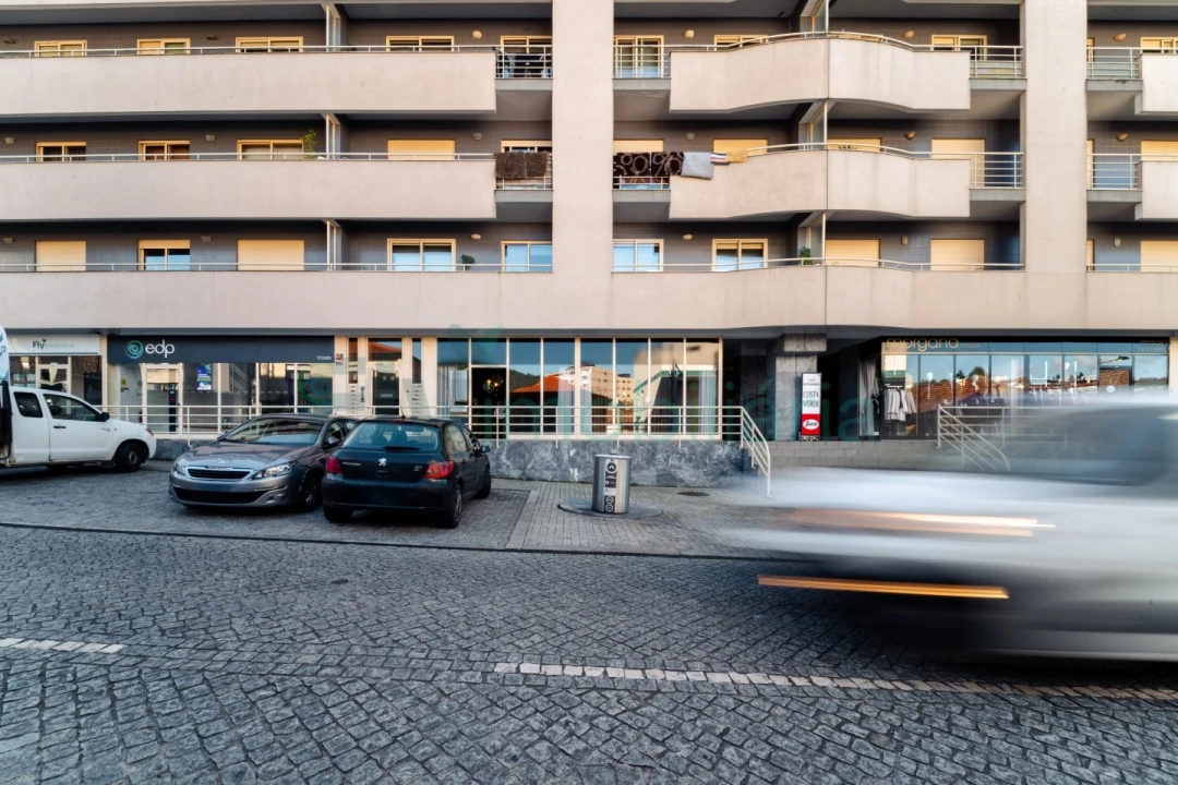 Loja para Arrendamento em Caldas de Vizela (São Miguel e São João) Foto 4