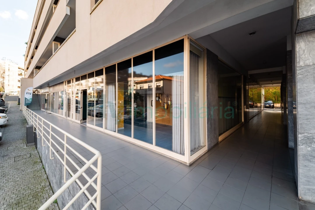 Loja para Arrendamento em Caldas de Vizela (São Miguel e São João) Foto 2