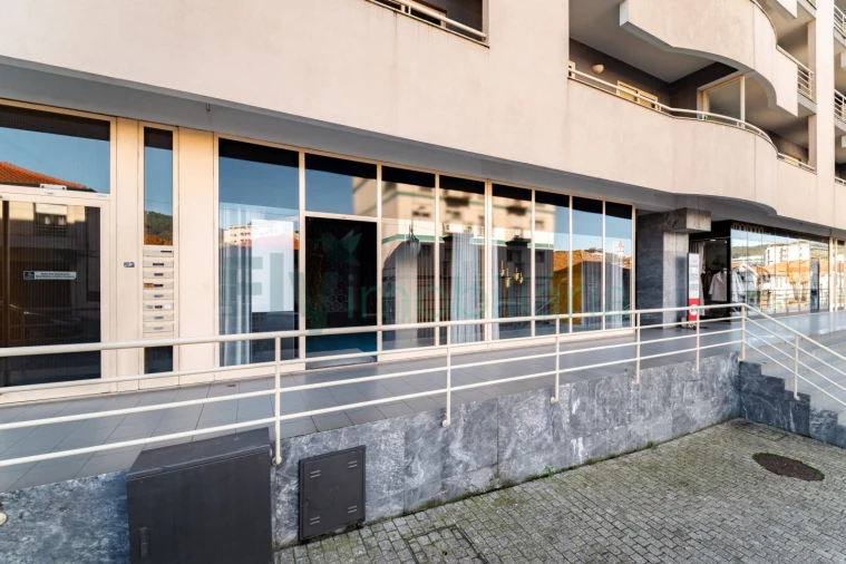 Loja para Arrendamento em Caldas de Vizela (São Miguel e São João) Foto 24