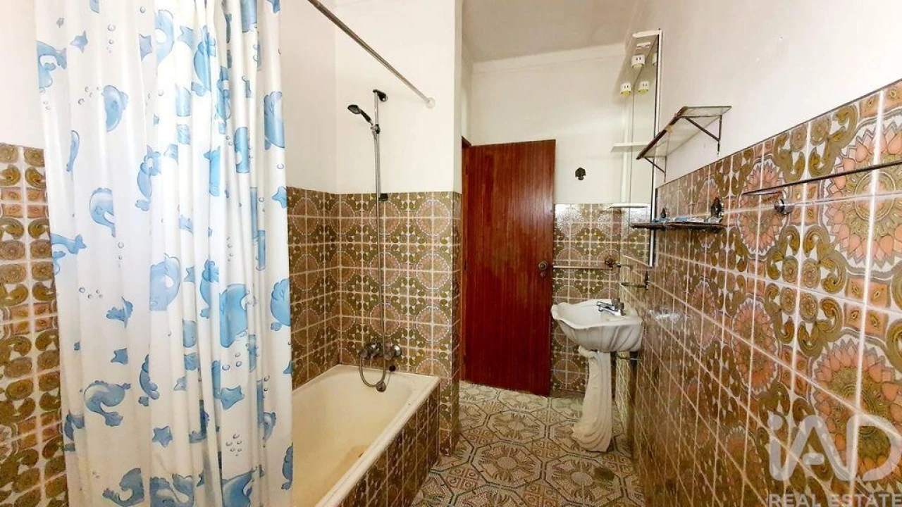 Moradia T6 para Venda em Espírito Santo, Nossa Senhora da Graça e São Simão Foto 9