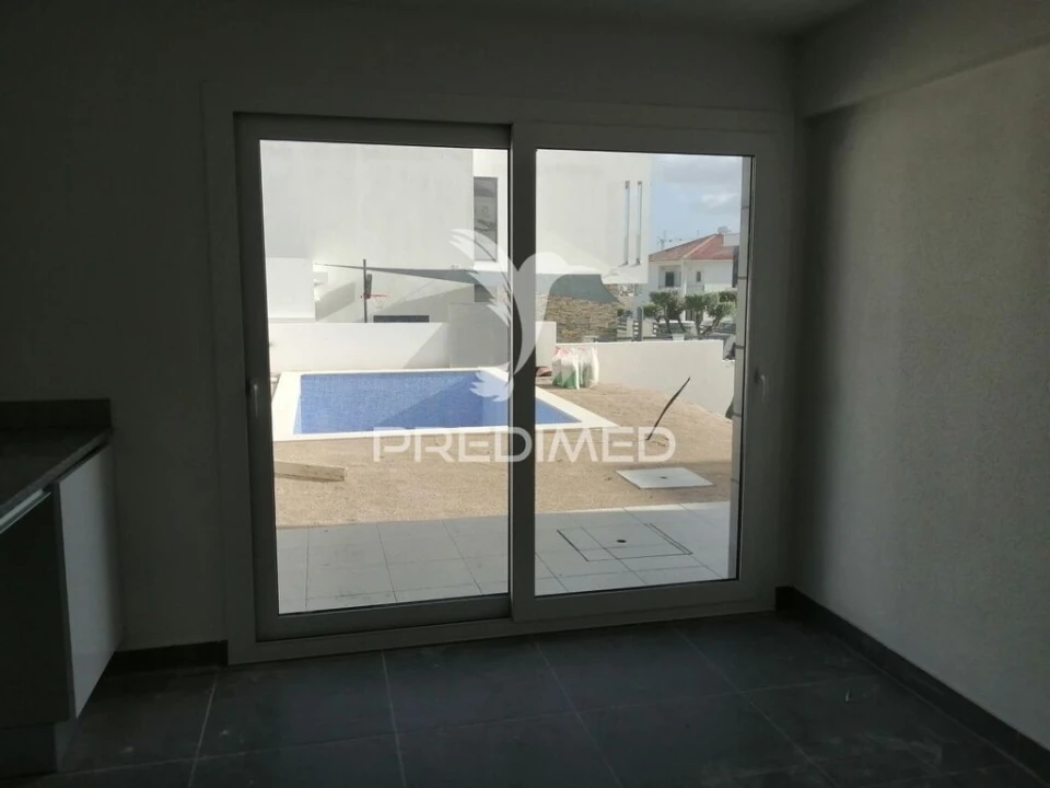 Moradia T4 para Venda em Corroios Foto 7