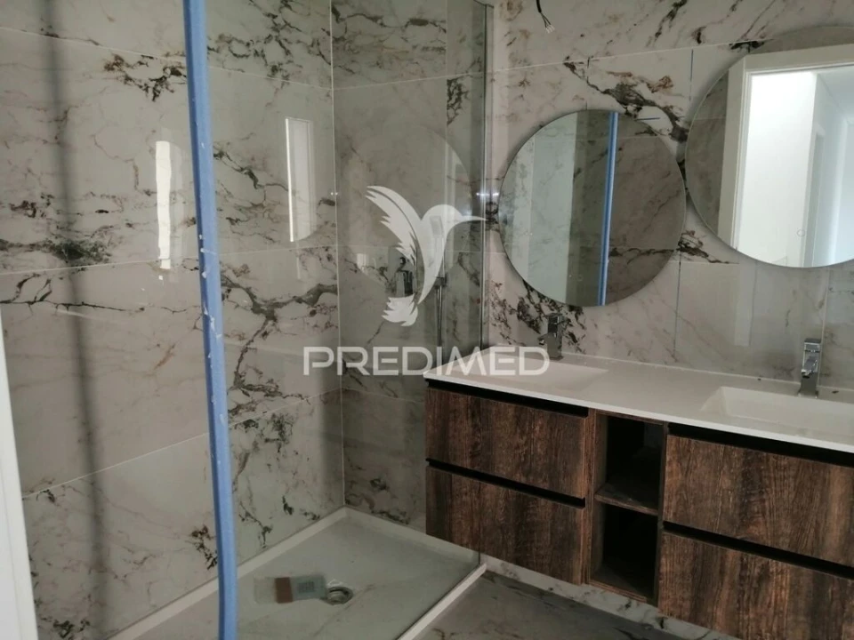 Moradia T4 para Venda em Corroios Foto 10