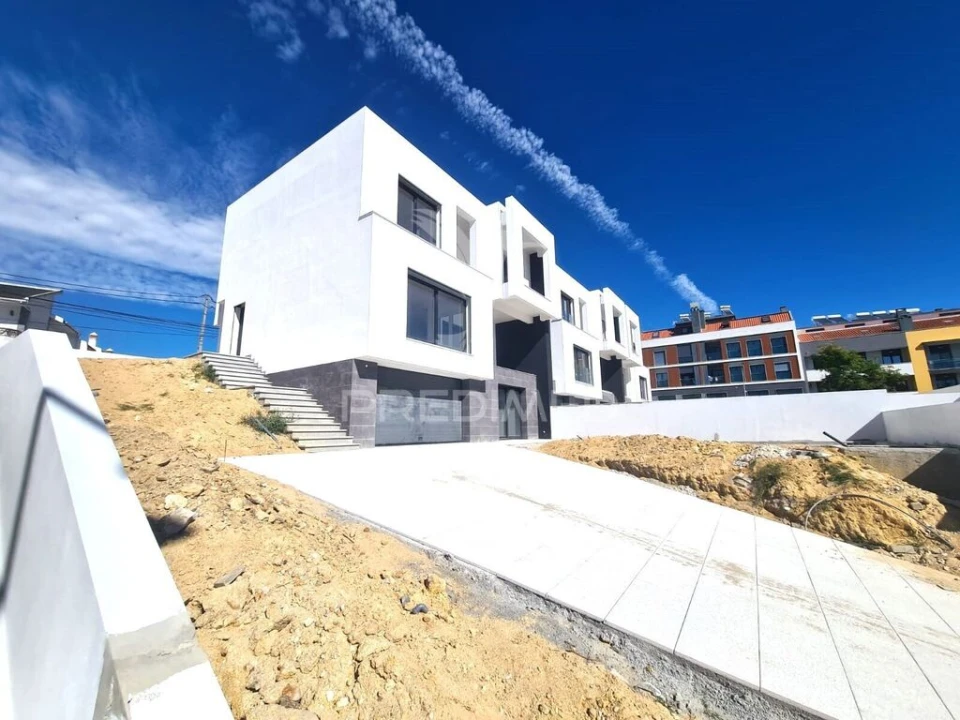 Moradia T4 para Venda em Corroios Foto 8