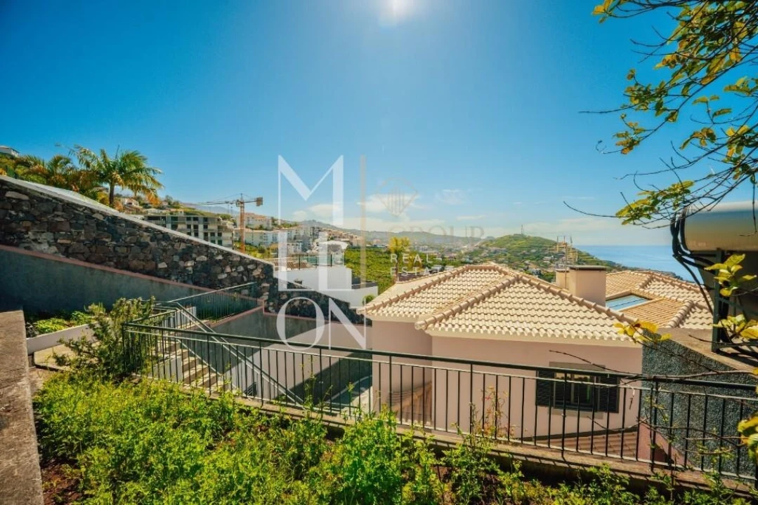 Moradia T4 para Venda em Camara de Lobos Foto 5