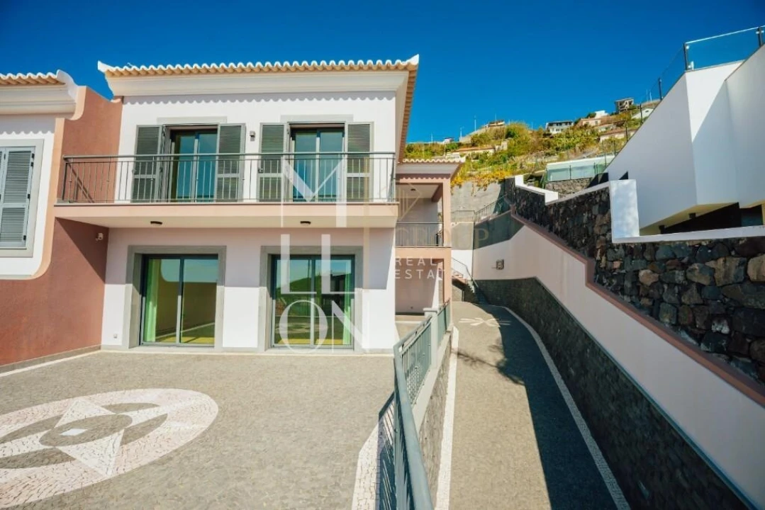 Moradia T4 para Venda em Camara de Lobos Foto 11