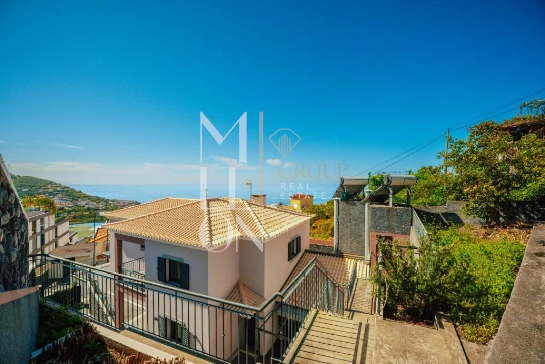 Moradia T4 para Venda em Camara de Lobos Foto 3