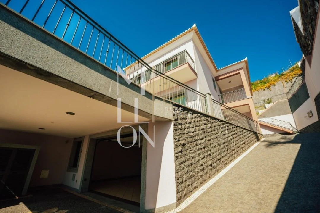 Moradia T4 para Venda em Camara de Lobos Foto 13