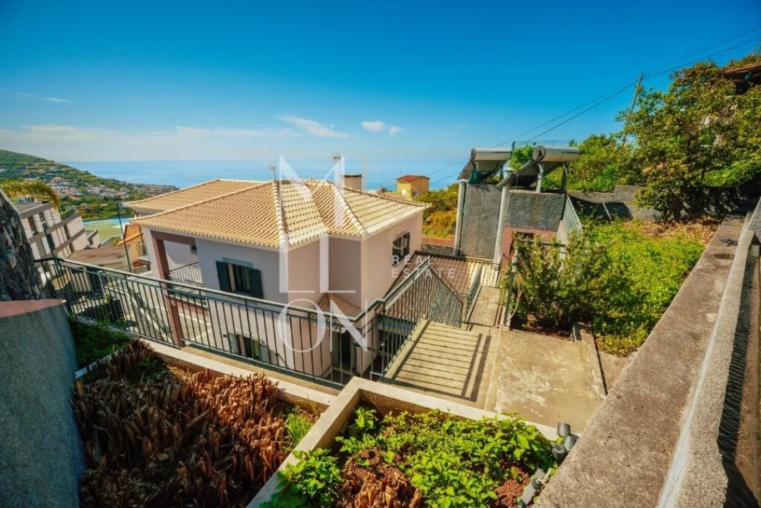 Moradia T4 para Venda em Camara de Lobos Foto 4