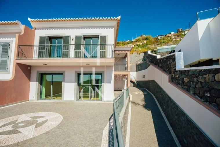 Moradia T4 para Venda em Camara de Lobos Foto 11