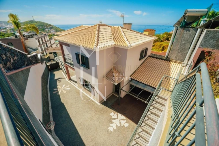 Moradia T4 para Venda em Camara de Lobos Foto 6