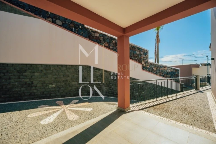 Moradia T4 para Venda em Camara de Lobos Foto 52