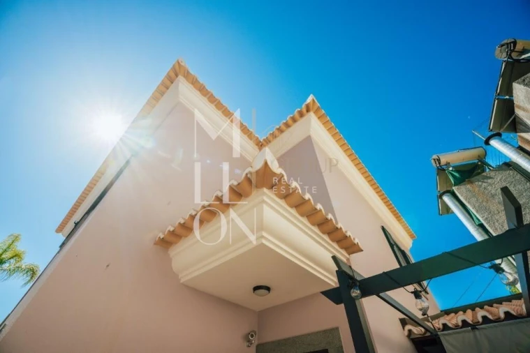 Moradia T4 para Venda em Camara de Lobos Foto 7