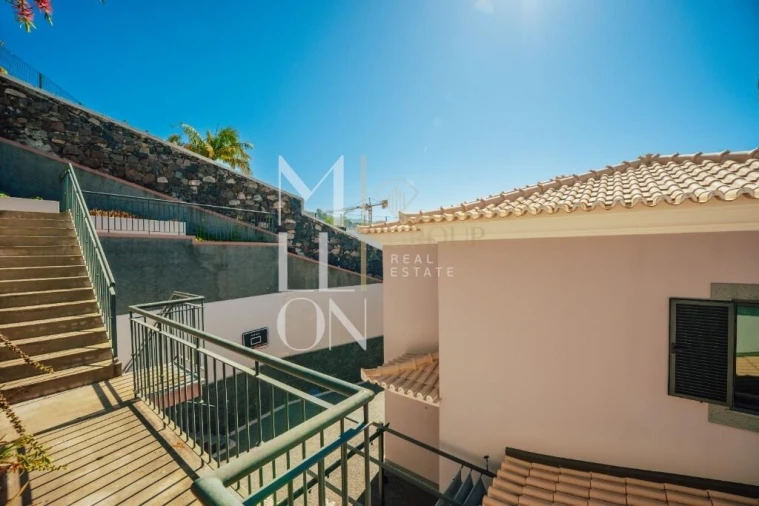 Moradia T4 para Venda em Camara de Lobos Foto 2