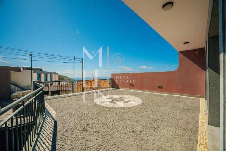 Moradia T4 para Venda em Camara de Lobos Foto 8