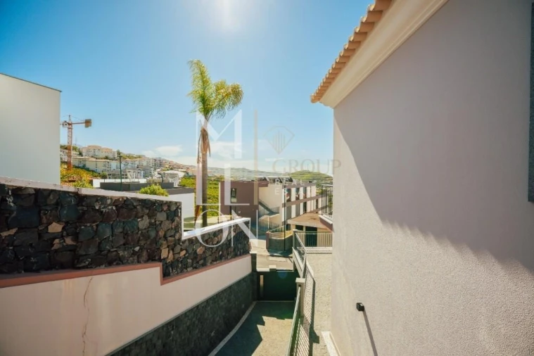 Moradia T4 para Venda em Camara de Lobos Foto 51