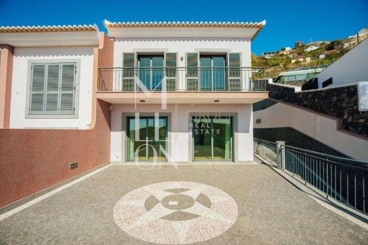 Moradia T4 para Venda em Camara de Lobos Foto 12