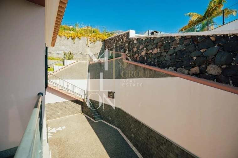 Moradia T4 para Venda em Camara de Lobos Foto 50