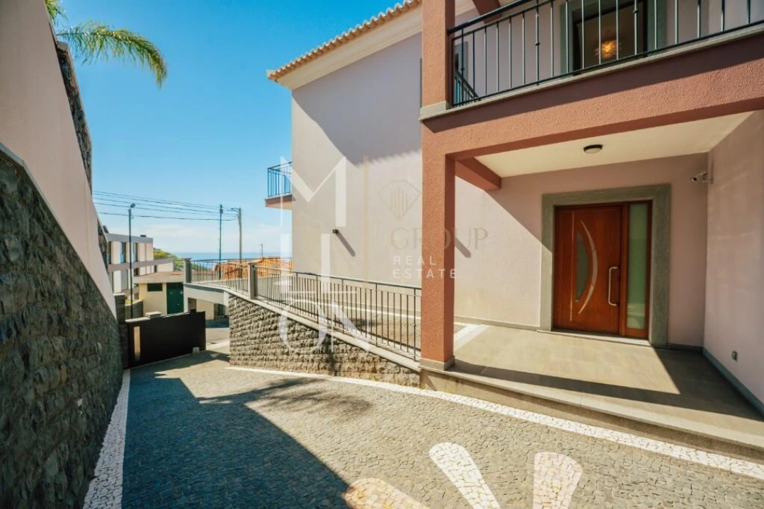 Moradia T4 para Venda em Camara de Lobos Foto 53