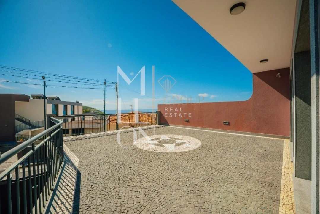 Moradia T4 para Venda em Camara de Lobos Foto 8