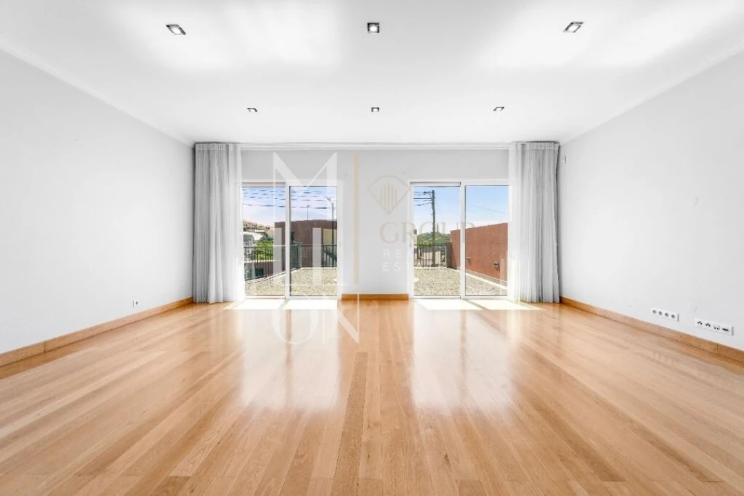 Moradia T4 para Venda em Camara de Lobos Foto 20