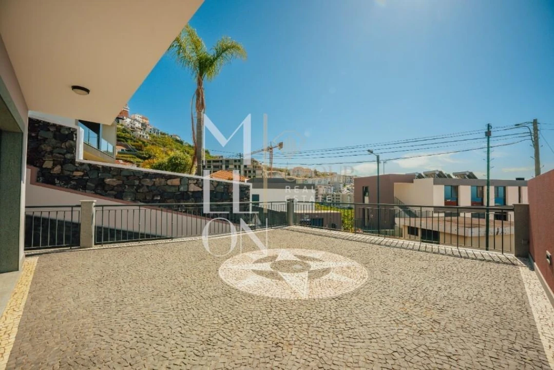 Moradia T4 para Venda em Camara de Lobos Foto 9