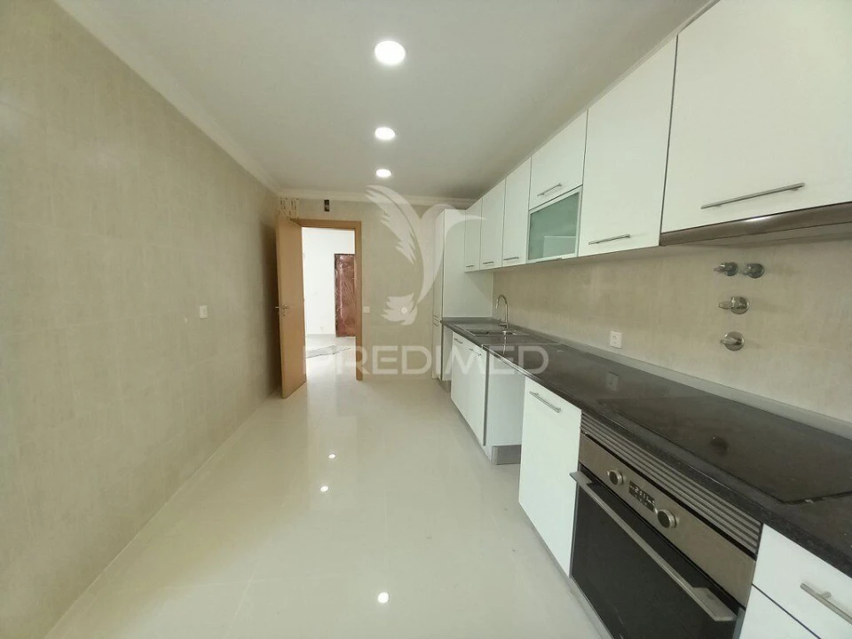 Moradia T6 para Venda em Carcavelos e Parede Foto 17