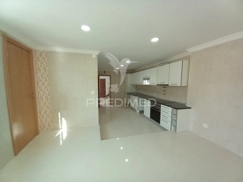 Moradia T6 para Venda em Carcavelos e Parede Foto 13