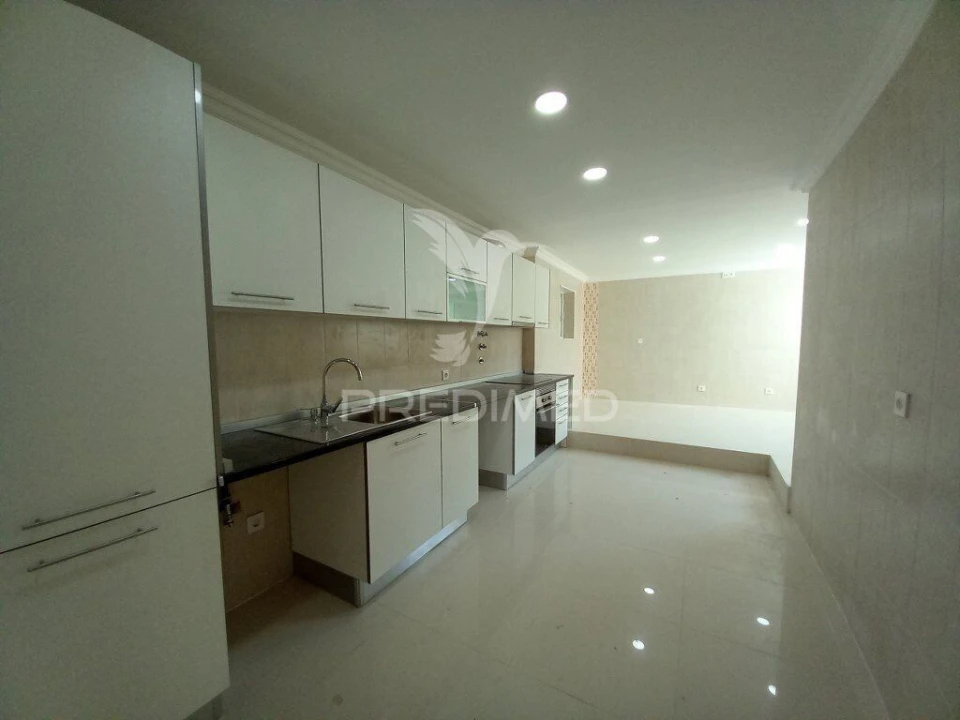 Moradia T6 para Venda em Carcavelos e Parede Foto 10