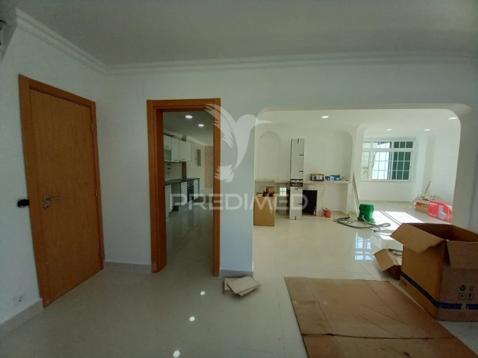 Moradia T6 para Venda em Carcavelos e Parede Foto 3