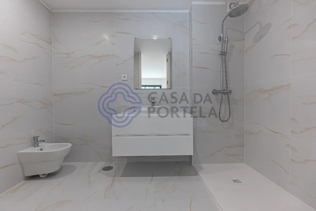 Apartamento T2 para Venda em Santa Maria de Lamas Foto 8