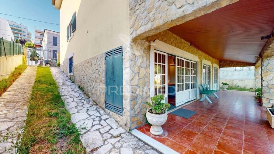 Moradia T4 para Venda em Ramada e Caneças Foto 5