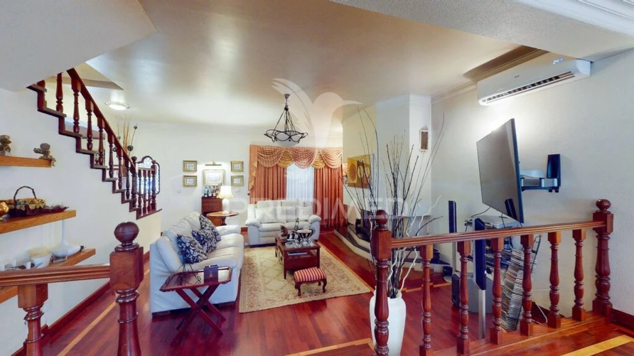 Moradia T4 para Venda em Ramada e Caneças Foto 13