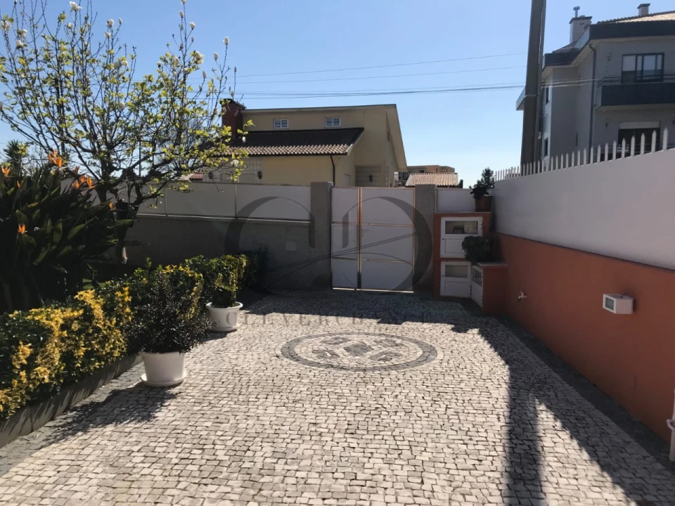 Moradia T5 para Venda em Arcozelo Foto 8