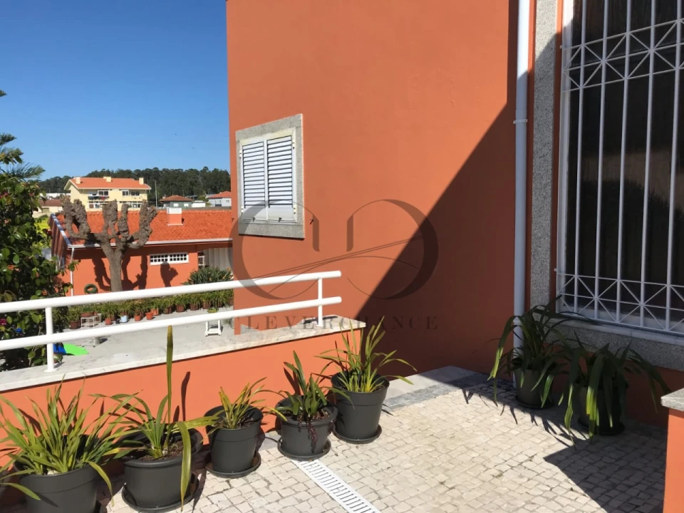 Moradia T5 para Venda em Arcozelo Foto 18