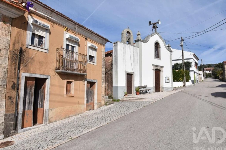 Moradia T4 para Venda em Cumeeira Foto 3