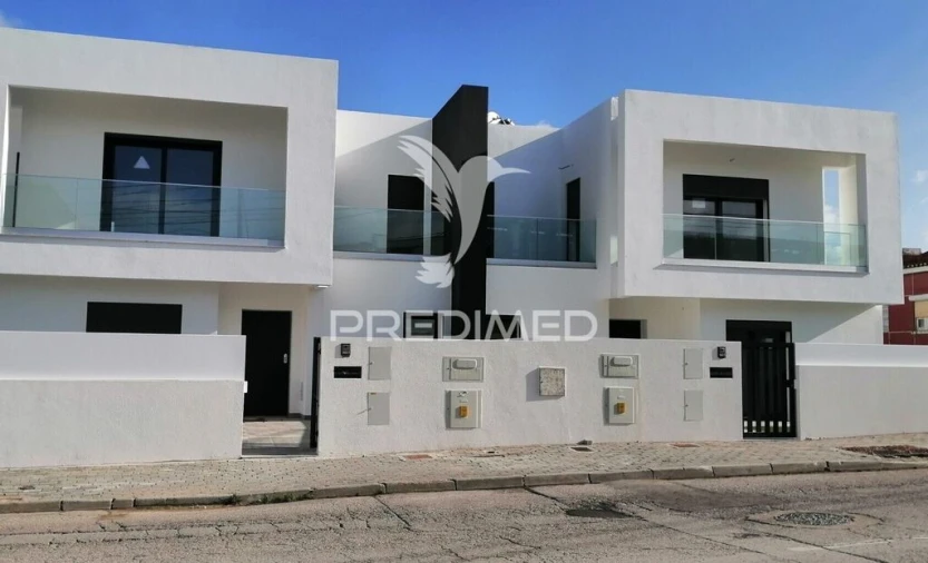 Moradia T4 para Venda em Corroios