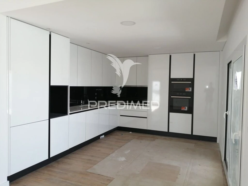 Moradia T4 para Venda em Corroios Foto 3