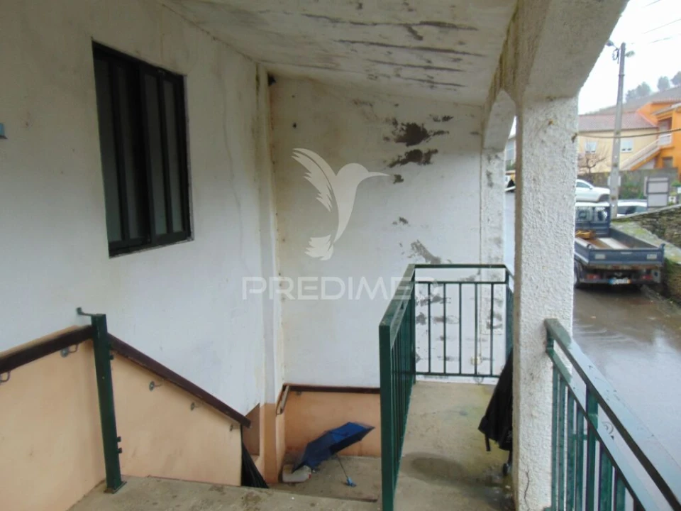 Moradia T3 para Venda em Abaças Foto 3