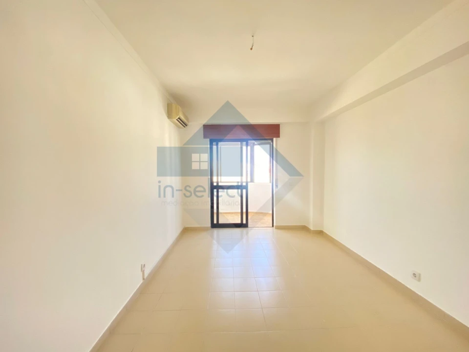 Apartamento T2 para Venda em Quarteira Foto 6