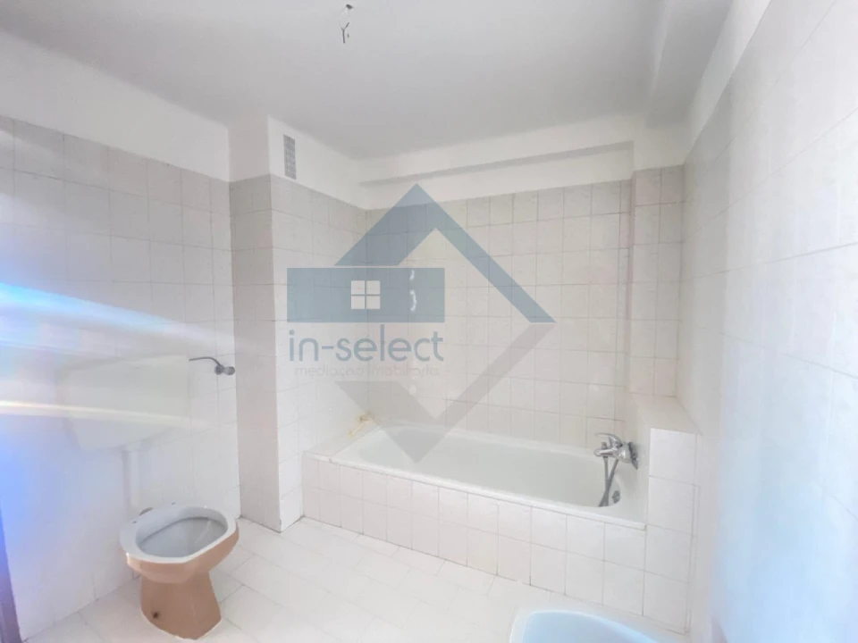 Apartamento T2 para Venda em Quarteira Foto 8