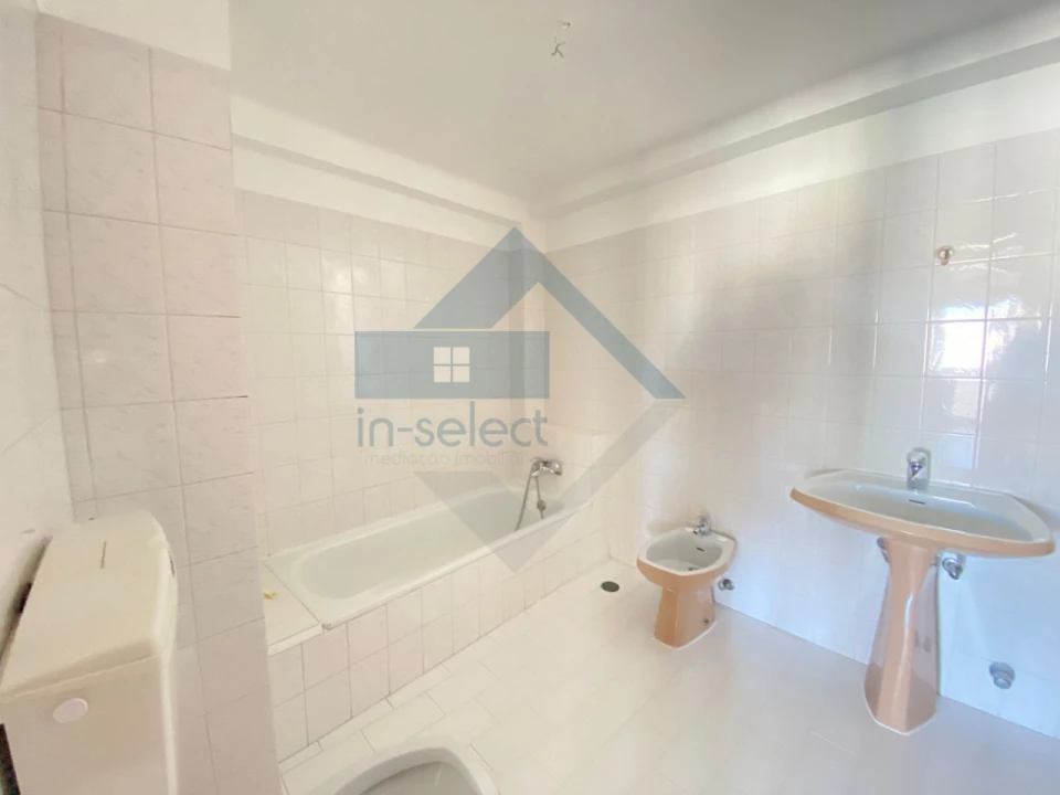 Apartamento T2 para Venda em Quarteira Foto 9