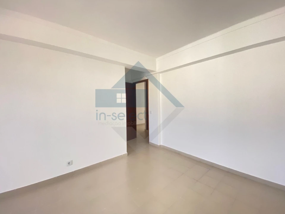 Apartamento T2 para Venda em Quarteira Foto 15