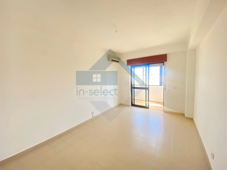 Apartamento T2 para Venda em Quarteira Foto 19