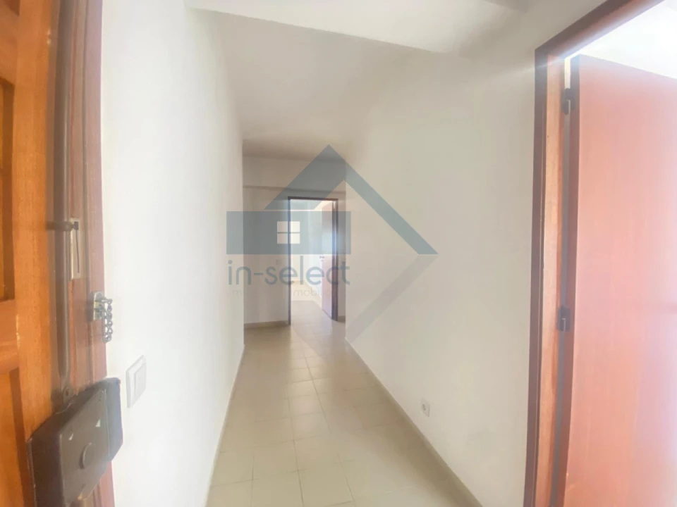 Apartamento T2 para Venda em Quarteira Foto 23