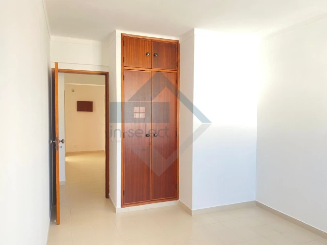 Apartamento T2 para Venda em Quarteira Foto 14