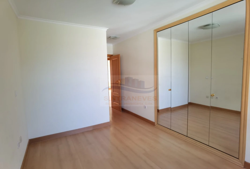 Apartamento T4 para Venda em Alhos Vedros Foto 11