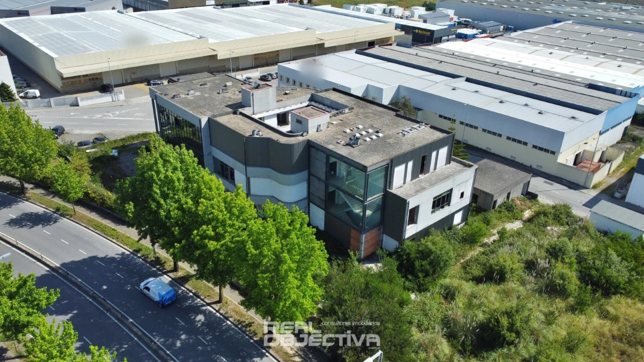 Escritório para Arrendamento em Castêlo da Maia Foto 10