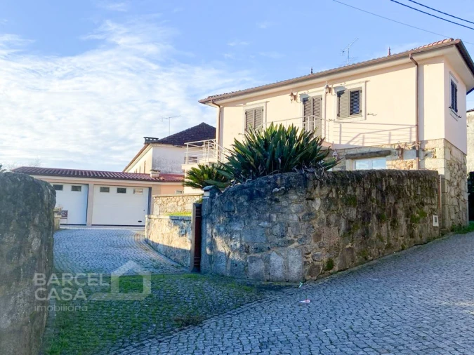 Moradia T2 para Venda em Vila Cova e Feitos